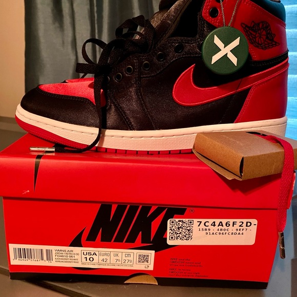 Womens Satin Bred Air Jordan 1 Retro Hi OG - Picture 2 of 7